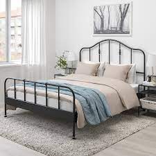 Dieses multifunktionale tagesbett aus metall kann tagsüber als sofa und nachts als bett verwendet werden, um z. Sagstua Bettgestell Schwarz Ikea Deutschland
