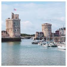 La Rochelle On Quitte Bordeaux Et La Jolie Gironde Pour Arriver A La Rochelle En Charente Maritime Et Premier Arret Obligatoire Le Port Et Ces Deux Celeb