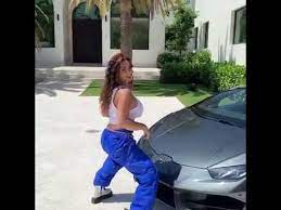 Twerking queen release year / date: Elettra Lamborghini Twerking Queen Youtube