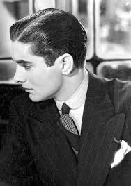 📍Rentemestervej 17 2400 Frisørskolen København NV Jeg er 2 års elev som  søger en model til striber af sider og top og eller hel/bundfarve samt  klipning af spidser🌼 Behandlingen ville være gratis