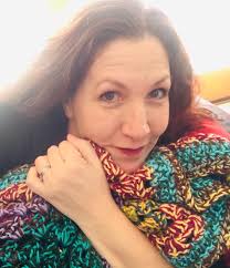 Making a rag wreath with ribbon bow