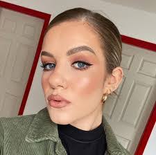 Niamh Mcgrath's Instagram, Twitter & Facebook