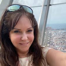 Should we wash our white cats or should we not?