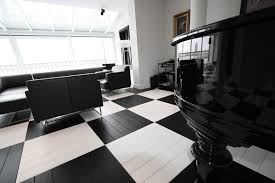 Black can be dull and white can be boring, but the classic combination is a timeless duo that is fashionable, stylish and always use framed black and white photos, fun wall stickers or even amazing, patterned wallpaper. Gallery Of Black And White Office Toya Design 3