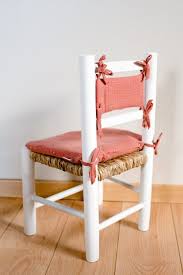Chaise En Paille Enfant Et Son Coussin Brique A Pois Dores Broderie Personnalisee Avec Prenom Ma Petite Chaise Chaise Enfant Petite Chaise En Bois Chaise