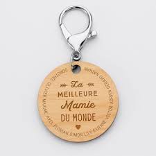 Porte Cles Grave Prenoms Medaille Personnalisee Bois Ronde La Meilleure Mamie Du Monde Porte Cle Grave Porte Cle Porte Cle Personnalise
