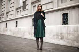 Plisseerock Kombinieren Wenn Du Den Trend Rock So Tragst Siehst Du Einfach Umwerfend Aus Outfit Mode Midi Faltenrock