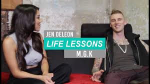 Sources have reported that the rapper's parents were traveling missionaries and eventually separated, leaving kelly and his father to go live with his aunt for a while. Who Is Casie Colson Baker All About Machine Gun Kelly S Daughter