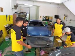 Bengkel cermin kereta shah alam. Noorhisham Tak Patah Semangat