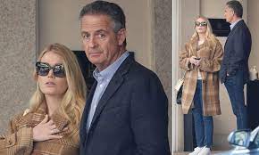 ليدي كيتي سبنسر ( بالإنجليزية: Lady Kitty Spencer Is Casual Chic As She Leaves Milan Hotel With Millionaire Fiance Michael Lewis Daily Mail Online