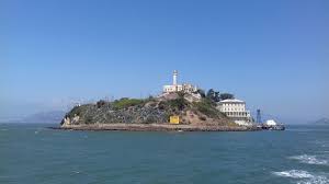 The small island was developed with facilities for a lighthouse. Informationen Uber Die Ehemalige Gefangnisinsel Alcatraz Exit Reisen Usa Spezialist