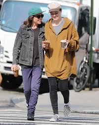 I photograph dancers in los angeles and other places. Ellen Page Gets Cozy With Emma Portner In Nyc Before Emmys Daily Mail Online