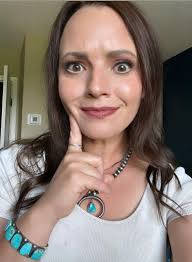 First of all I just want to say I love my quest 2! Fantastic bit of kit but  within these past 2 days I keep having issues. I keep seeing light  reflecting