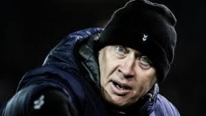 Ruth troede ikke sine egne øjne, mens Bernhard havde forudset fyringen i  'det nye galehus'