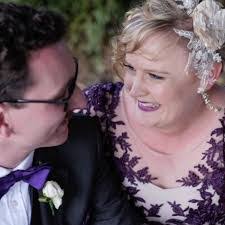 Leanne Warner's Instagram, Twitter & Facebook