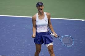 Serena williams retires from first round match at wimbledon in flood of tears after slipping on serena williams falls to the ground during the women's singles first round match against aliaksandra. Us Open Mutter Bei Der Arbeit