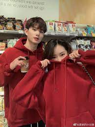 40 Cute Matching Christmas Pajamas For Couples In 2021 Korean Couple Photoshoot Boy And Girl Best Friends Korean Couple