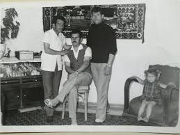 Bunyan 38 Haber Sagdaki Rahmetli Hayrullah Cetiner Oturan Abisi 2020 Saga Fotograf Portre