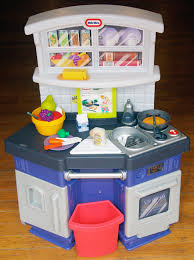 Activity pads, building kits, collectible toys, puppets Amazon Com Little Tikes Play Smarter Cook N Learn Kitchen Toys Games