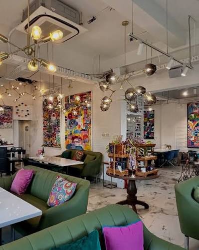 👋 Selamat datang di Art Cafe Jakarta, bagian dari 2madison Gallery dan  @2madison_plaza! Kedua lokasi kami nyaman dan artsy, dengan suguhan menu  Indonesia dan Internasional yang dibuat fresh di dapur kami, 100%