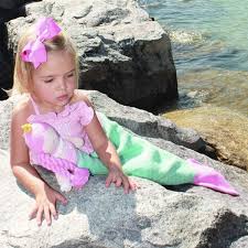 Pull your thumb from the loop of the yarn and pull the yarn to tighten the new stitch. Zubel S Hand Knit Mermaid Tail Blanket