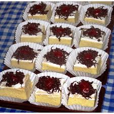 Membuat bolu panggang lebih populer dan mudah daripada bolu kukus. Cake Bolu Panggang Mini Pilih Tabur Coklat Atau Keju Shopee Indonesia