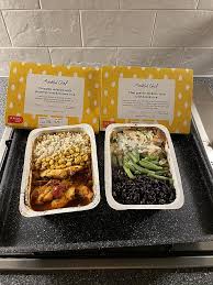 There are not major differences in the dietary needs of type 1 and type 2 diabetics outside of insulin use. Femail Taste Tests Gourmet Chef Curated Ready Meals Daily Mail Online