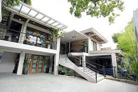 Celebrity Home Eddie Gutierrez And Annabelle Rama S Quezon City House Celebrity Houses City House House And Home Magazine