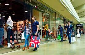 Possui uma seleção de 140 lojas com várias prestigiadas marcas de moda homem, senhora e criança, acessórios e para o lar, com descontos. Tommy Hilfiger Picture Of Vila Do Conde Porto Fashion Outlet Vila Do Conde Tripadvisor