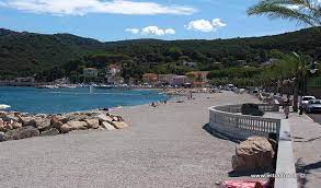 Casa vacanze isola elba, appartamenti, ville, bed and breakfast, agriturismo e residence in affitto al mare a marina di campo, capoliveri, porto azzurro, portoferraio, marciana marina, rio nell'elba, rio marina, procchio, cavo, lacona, cavoli, fetovaia, nisporto, nisportino e per la vostra vacanza all'isola d'elba. Appartamenti Cavo All Isola D Elba Nel Paese Del Cavo