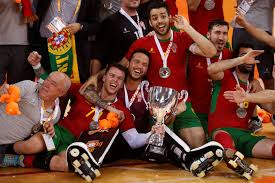 Neste período, sem dúvida a época de ouro do hóquei leonino, o sporting venceu a taça dos campeões europeus de 1977 (feiro que viria a repetir em 2019). Grandes Jogos Portugal Bate A Argentina E E Campeao Mundial De Hoquei Em Patins Tribuna Expresso