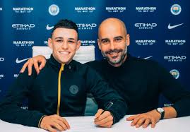 Phil foden می توانست تمام روز یک کیت کامل city با مچ بند آبی آسمانی به تن کند. Squawka News On Twitter Official Phil Foden Has Signed A New Five And A Half Year With Mancity Keeping Him At The Club Until June 2024