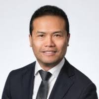 Martin Poon's Instagram, Twitter & Facebook