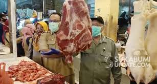 Salah satu daging terbaik dari keluarga polmard adalah vintage cote de boeuf, daging iga sapi 'tua' yang harganya bisa mencapai us$3200 atau rp44,6 juta. Penjual Daging Sapi Ternyata Babi Berasal Dari Sukabumi Tim Gabungan Sidak Pasar