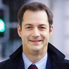 Eerste minister alexander de croo pleit samen met zijn deense, spaanse, letse en poolse collega's voor een betere europese vaccinaanpak, met name op het vlak van de aansturing van productie. Alexander De Croo Deputy Prime Minister At Belgium Government Crowdsourcing Week