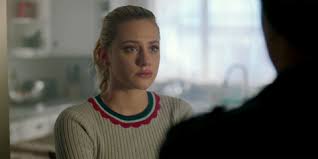 During the ides of march episode, the flash forwards finally start to make sense after betty bludgeons jughead to a death with a rock. The Black Hood Clue You Might Have Missed From Betty On Last Night S Riverdale Riverdale Prisoners Recap