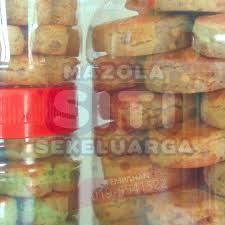 1 kg kacang tanah kisar (ada jual di supermarket untuk buat kuah, 1 kg tepung gandum (1 bungkus), 700 ml minyak mazola (1 botol bersamaan 1 liter, jangan habiskan, 2 cawan gula icing (atau 1 cawan gula icing 1 cawan gula perang, 1 sudu makan garam halus, kacang untuk hiasan. Fotos Bei Taman Indah Pokok Sena Kedah
