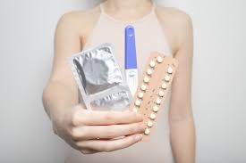 Untuk haid yang datang lebih awal, penyebabnya bisa karena sejumlah faktor, di antaranya: Kenali Penyebab Munculnya Flek Kecokelatan Di Luar Siklus Menstruasi