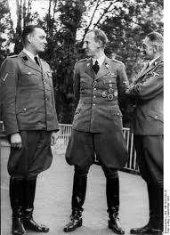 General der fallschirmtruppe) au sein de la luftwaffe, puis generaloberst de la luftwaffe, pendant la seconde guerre mondiale Reinhard Heydrich Had B Tch Hips And Was Famously Insecure About Being Photographed Except For Waist Up Portraits 9gag
