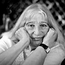 Scriitoarea Nora Iuga: „Mi-au prins bine anii ăia îndelungați de sărăcie.  Vai, ce bine mi-au prins!” Podcastul lui Ionuț Vulpescu (sezonul 4,  episodul 7)