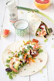 Wraps Crudites Crevettes Sauce Yaourt Pamplemousse Recette Recette Wrap Froid Recette Wrap Wrap Avocat