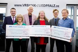 Vr Bank Sudpfalz Und Ljo Brass Uberreichen Reinerlos Aus Rulzheimer Weihnachtskonzert Pfalz Express