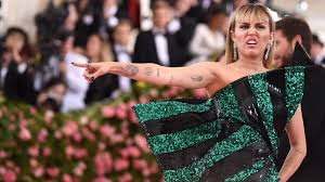 23 ноября 1992, франклин, теннесси, сша) — американская певица. Miley Cyrus I Won T Be Grabbed Without Consent Bbc News