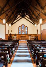 St Mark S Episcopal Church Huntersville Nc Love This Photo Of The Inside Of The Church From The Fox Blackwelder Wedding Episcopal Church Episcopal Church