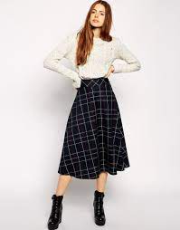Pin By Melinda Vargas On Style Dr Martens Midi Skirt Outfit Winter Skirt Fashion Tartan Skirt Outfit