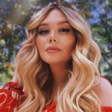 Audrey Middleton's Instagram, Twitter & Facebook