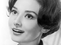 Il must rimane sempre tornare ai tempi passati: Audrey Hepburn Donne Attrice Mora Monocromatica Capelli Corti Hollywood Sfondo Hd Wallpaperbetter