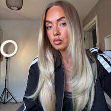 Can anyone recommend someone that can come out and look at a broken freezer  please?