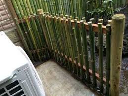 Only a handful of garden fence ideas include horizontal designs, which are common on long, rustic fences in rural areas. 10 Simple Bamboo Fence Ideas For Your Garden Page 22 Of 43 Cloture Bambou Artisanats En Bambou Amenagement Jardin