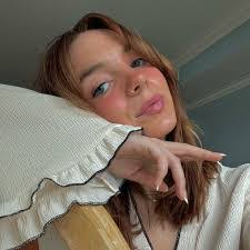 Piper Thompson's Instagram, Twitter & Facebook